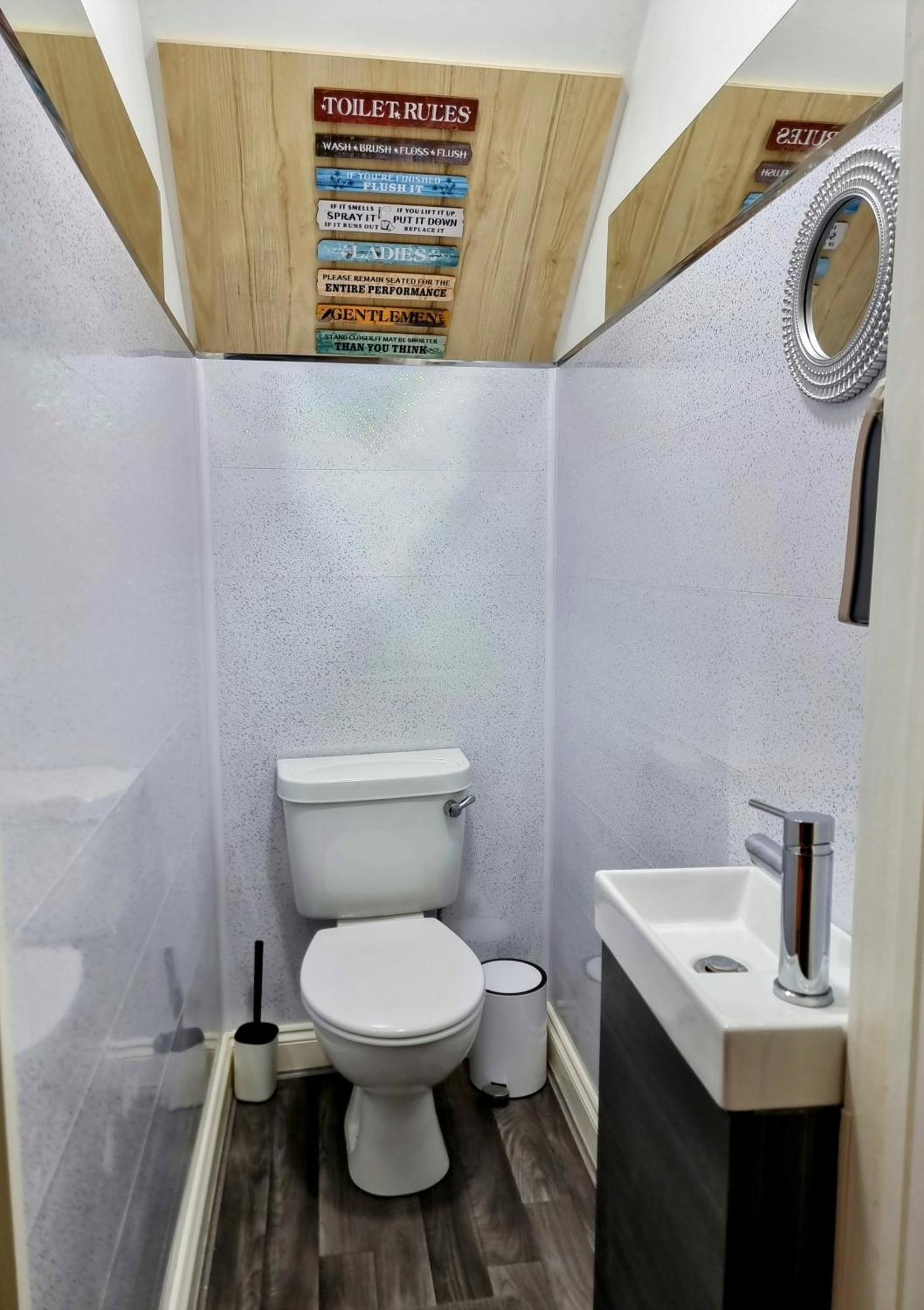 Holiday home 2 Bedroom Cosy House In London Tooting By Zaftastiz London