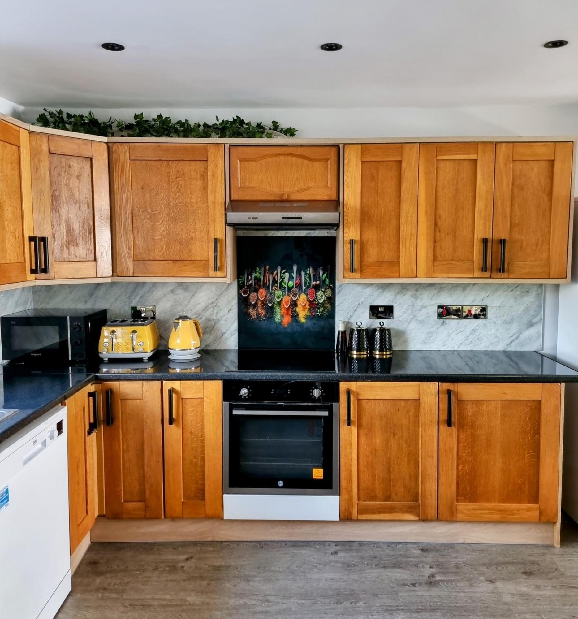 2 Bedroom Cosy House In London Tooting By Zaftastiz London